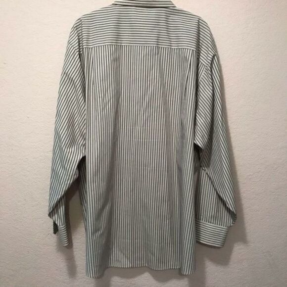 NWOT.Geoffrey Bean button down shirt.Wrinkle Free. - Picture 5 of 9